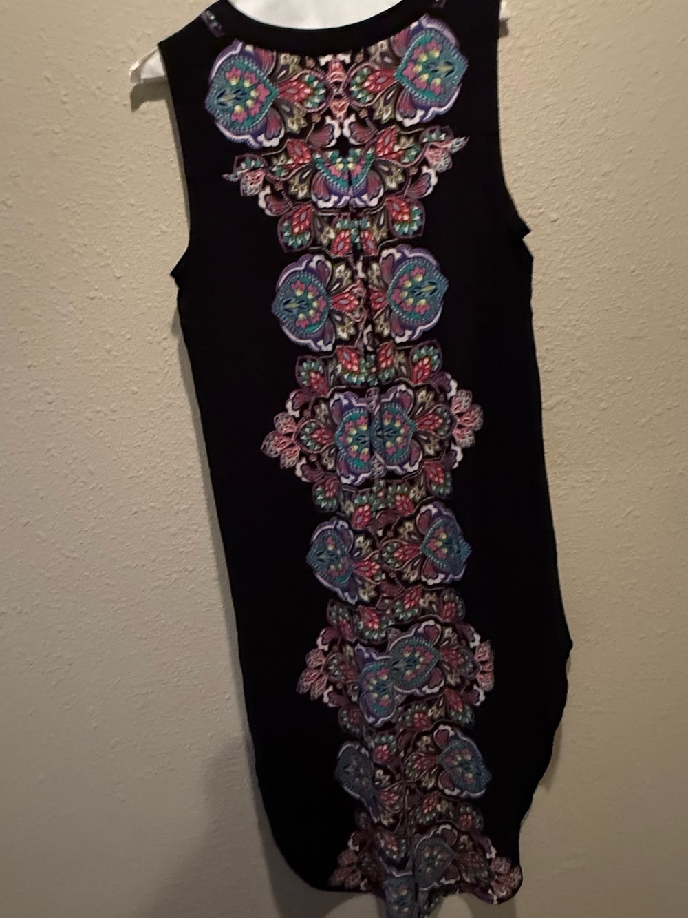 Cupio Black Sleeveless Tunic with Colorful Floral Medallion Panel - Picture 4 of 4
